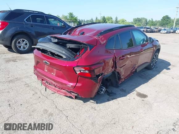 2024 Chevrolet Trax 2RS с VIN KL77LJE28RC025985, выставлен на аукционе IAAI как лот 42693037 с пробегом 15 227 миль миль и . История ставок и продаж доступна на DreamBid. Изображение 4.