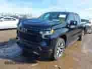 2022 Chevrolet Silverado 1500 RST z VIN 3GCUDEET1NG534651, wystawiony jako IAAI lot #41698902 z przebiegiem 44 823 mil mil oraz . Historia ofert i sprzedaży dostępna na DreamBid. Obrazek 2.