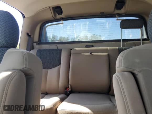 2002 Chevrolet Avalanche z VIN 3GNEK13T62G128065, wystawiony jako Copart lot #81336215 z przebiegiem 187 829 mil mil oraz Szkoda całkowita • Salvage title. Historia ofert i sprzedaży dostępna na DreamBid. Obrazek 10.