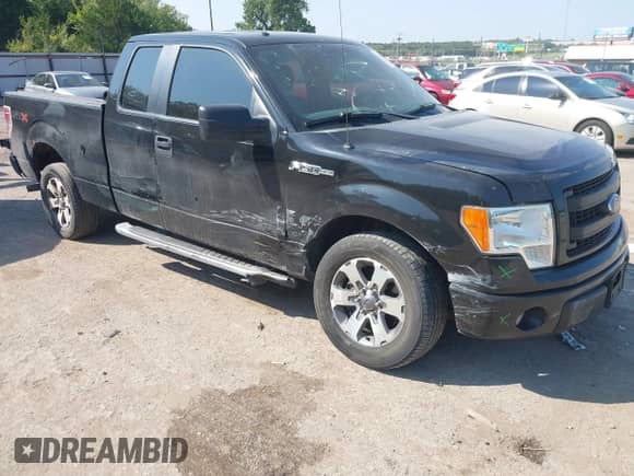 2013 Ford F-150 XL z VIN 1FTFX1CF1DKD46953, wystawiony jako IAAI lot #43164098 z przebiegiem 177 942 mil mil oraz . Historia ofert i sprzedaży dostępna na DreamBid. Obrazek 1.