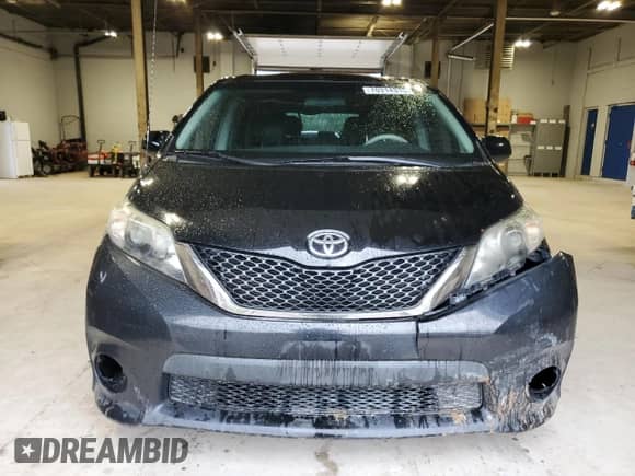 2011 Toyota Sienna SE with VIN 5TDXK3DC3BS172067, listed as a Copart auction lot 70314315 with 213,641 mi miles and Clean title. Bid and sale history available at DreamBid. Image 5.
