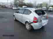 2010 Hyundai Accent GS z VIN KMHCM3AC4AU180214, wystawiony jako IAAI lot #41966496 z przebiegiem 154 392 mil mil oraz . Historia ofert i sprzedaży dostępna na DreamBid. Obrazek 3.