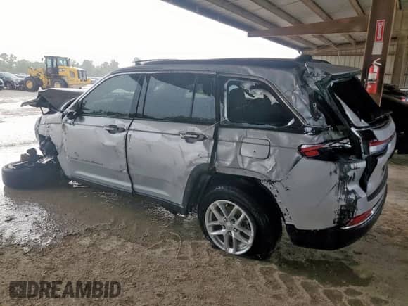 2025 Jeep Grand Cherokee Altitude z VIN 1C4RJGAGXSC320016, wystawiony jako Copart lot #62737295 z przebiegiem Nie podano mil oraz Szkoda całkowita • Salvage title. Historia ofert i sprzedaży dostępna na DreamBid. Obrazek 2.