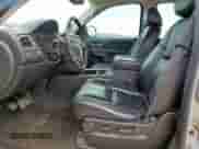 2010 Chevrolet Tahoe LT z VIN 1GNUKBE04AR241919, wystawiony jako Copart lot #84934165 z przebiegiem 174 122 mil mil oraz Czysty tytuł • Clean title. Historia ofert i sprzedaży dostępna na DreamBid. Obrazek 7.