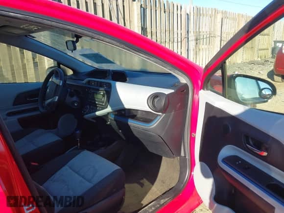 2012 Toyota Prius Four z VIN JTDKDTB3XC1020342, wystawiony jako IAAI lot #43375438 z przebiegiem Nie podano mil oraz . Historia ofert i sprzedaży dostępna na DreamBid. Obrazek 5.