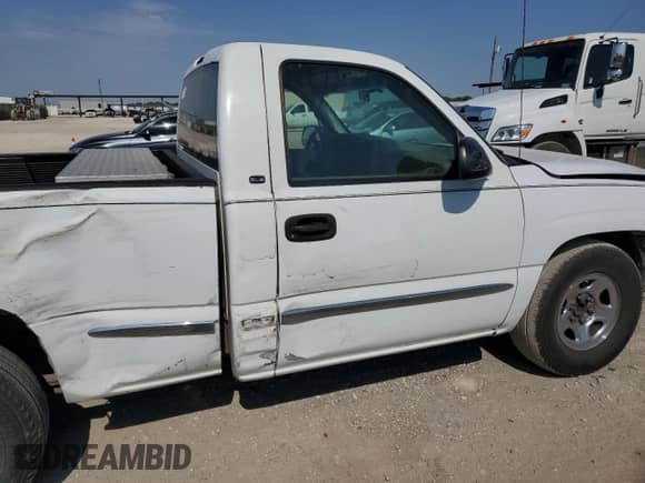 2000 GMC Sierra 1500 SL z VIN 1GTEC14V4YZ134381, wystawiony jako Copart lot #74267324 z przebiegiem Nie podano mil oraz Szkoda całkowita • Salvage title. Historia ofert i sprzedaży dostępna na DreamBid. Obrazek 10.