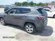 2020 Jeep Compass Latitude z VIN 3C4NJCBB3LT136018, wystawiony jako IAAI lot #41915073 z przebiegiem 80 785 mil mil oraz . Historia ofert i sprzedaży dostępna na DreamBid. Obrazek 3.