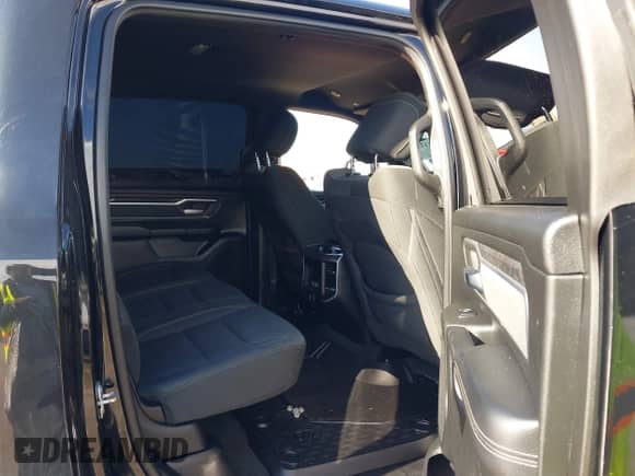 2021 Ram 1500 Big Horn z VIN 1C6SRFFT8MN637530, wystawiony jako IAAI lot #41435125 z przebiegiem 134 649 mil mil oraz . Historia ofert i sprzedaży dostępna na DreamBid. Obrazek 8.