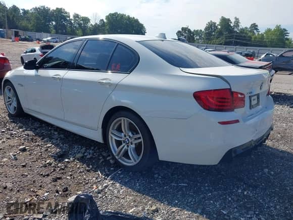 2013 BMW 5 Series 535i xDrive с VIN WBAFU7C56DDU77378, выставлен на аукционе IAAI как лот 43014182 с пробегом Не указан миль и . История ставок и продаж доступна на DreamBid. Изображение 3.