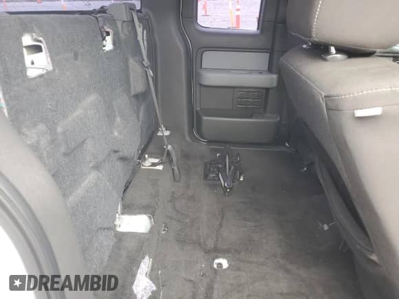 2014 Ford F-150 STX с VIN 1FTFX1CF4EKF90162, выставлен на аукционе Copart как лот 81745225 с пробегом 88 760 миль миль и Списание • Salvage title. История ставок и продаж доступна на DreamBid. Изображение 10.