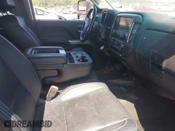 2016 Chevrolet Silverado 2500HD LT z VIN 1GC1KVEG9GF296399, wystawiony jako IAAI lot #42742189 z przebiegiem 127 470 mil mil oraz . Historia ofert i sprzedaży dostępna na DreamBid. Obrazek 5.