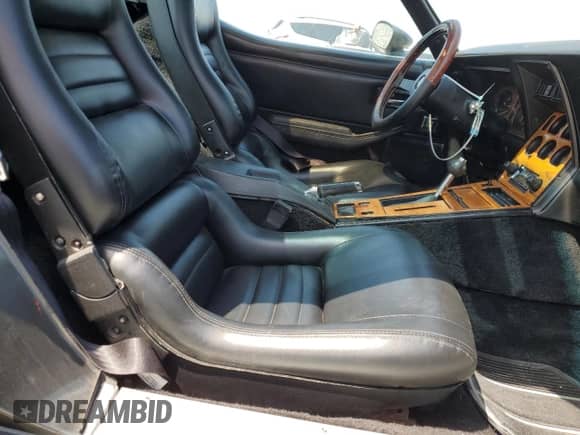 1980 Chevrolet Corvette с VIN 1Z878AS403231, выставлен на аукционе Copart как лот 53963155 с пробегом 160 718 миль миль и Чистый • Clean title. История ставок и продаж доступна на DreamBid. Изображение 7.