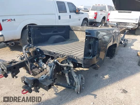 2021 Chevrolet Silverado 1500 LT Trail Boss z VIN 3GCPYFEL7MG112695, wystawiony jako IAAI lot #43249542 z przebiegiem Nie podano mil oraz . Historia ofert i sprzedaży dostępna na DreamBid. Obrazek 4.