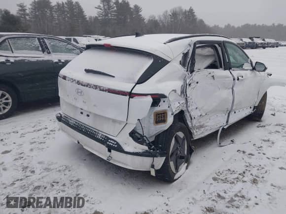 2025 Hyundai Kona Limited с VIN KM8HE3A60SU018112, выставлен на аукционе IAAI как лот 41165981 с пробегом 4 321 миль миль и . История ставок и продаж доступна на DreamBid. Изображение 4.