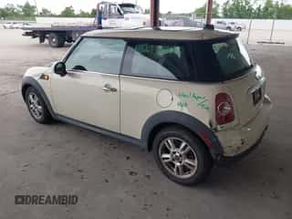 2011 MINI Hardtop with VIN WMWSU3C52BT091664, listed as a IAAI auction lot 42427367 with 110,488 mi miles and . Bid and sale history available at DreamBid. Image 3.