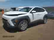 2025 Hyundai Kona SE с VIN KM8HACAB4SU236577, выставлен на аукционе Copart как лот 60651315 с пробегом 5 531 миль миль и Списание • Salvage title. История ставок и продаж доступна на DreamBid. Изображение 1.