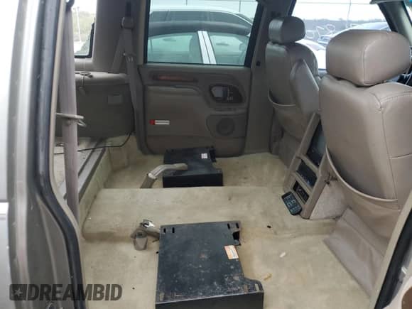 1999 Chevrolet Suburban с VIN 1GBEC16R8XJ514597, выставлен на аукционе Copart как лот 76575584 с пробегом 176 870 миль миль и На запчасти • Non repairable. История ставок и продаж доступна на DreamBid. Изображение 11.