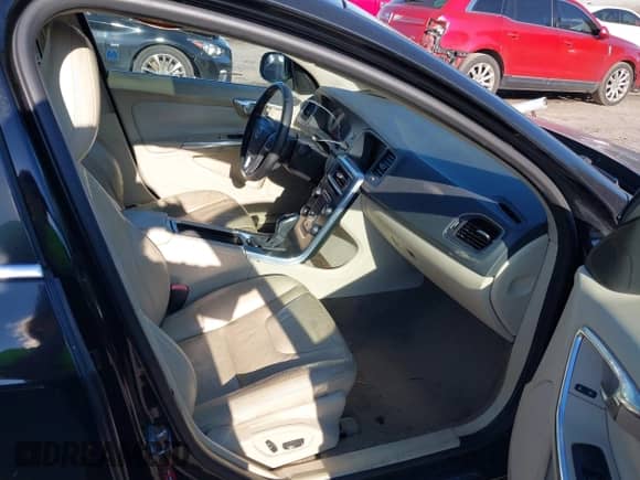 2014 Volvo S60 T5 с VIN YV1612FS7E2277276, выставлен на аукционе IAAI как лот 43080885 с пробегом 135 400 миль миль и . История ставок и продаж доступна на DreamBid. Изображение 5.