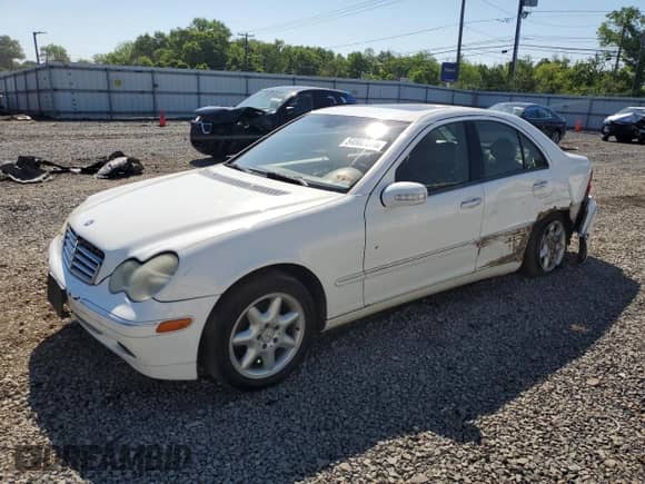 2004 Mercedes-Benz C 240 with VIN WDBRF81J04F512788, listed as a Copart auction lot 55029245 with 155,524 mi miles and Salvage title. Bid and sale history available at DreamBid. Image 1.