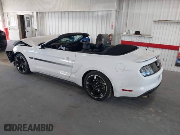 2020 Ford Mustang GT Premium с VIN 1FATP8FF2L5175334, выставлен на аукционе IAAI как лот 42997571 с пробегом 18 701 миль миль и . История ставок и продаж доступна на DreamBid. Изображение 3.