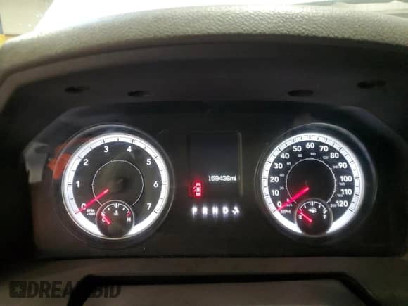 2014 Ram 1500 Tradesman z VIN 1C6RR6FT5ES264870, wystawiony jako Copart lot #61561345 z przebiegiem 159 436 mil mil oraz Czysty tytuł • Clean title. Historia ofert i sprzedaży dostępna na DreamBid. Obrazek 9.