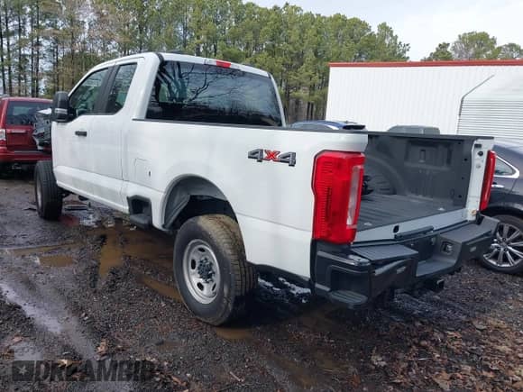 2023 Ford F-250 XL z VIN 1FT7X2BA6PED39628, wystawiony jako IAAI lot #41439741 z przebiegiem 165 mil mil oraz . Historia ofert i sprzedaży dostępna na DreamBid. Obrazek 3.