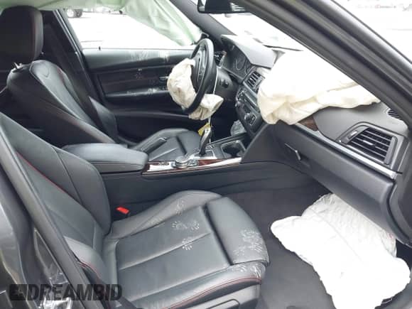 2015 BMW 3 Series 328i xDrive z VIN WBA3B5C59FF962862, wystawiony jako IAAI lot #43443332 z przebiegiem 114 400 mil mil oraz . Historia ofert i sprzedaży dostępna na DreamBid. Obrazek 5.