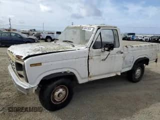 1986 Ford F-150 z VIN 1FTEF14N4GPB75627, wystawiony jako Copart lot #68847924 z przebiegiem 50 979 mil mil oraz Szkoda całkowita • Salvage title. Historia ofert i sprzedaży dostępna na DreamBid. Obrazek 1.
