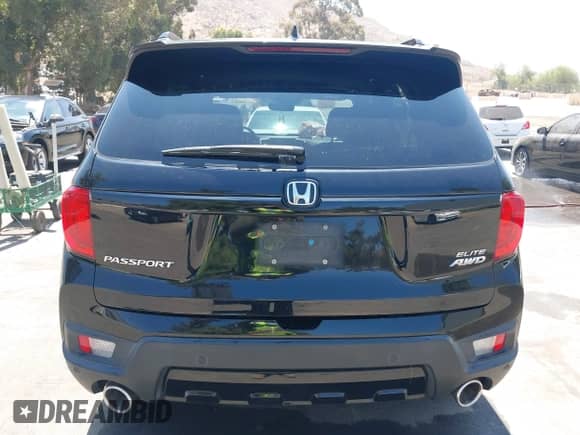 2023 Honda Passport Elite z VIN 5FNYF8H07PB015868, wystawiony jako IAAI lot #42673230 z przebiegiem 82 096 mil mil oraz . Historia ofert i sprzedaży dostępna na DreamBid. Obrazek 16.