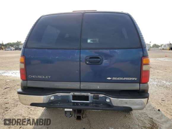 2001 Chevrolet Suburban LT with VIN 3GNGC26U21G119300, listed as a Copart auction lot 68131044 with 147,430 mi miles and Salvage title. Bid and sale history available at DreamBid. Image 6.