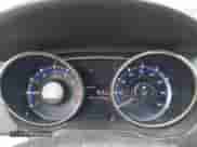 2013 Hyundai Sonata GLS z VIN 5NPEB4AC1DH703857, wystawiony jako IAAI lot #43263235 z przebiegiem 137 335 mil mil oraz . Historia ofert i sprzedaży dostępna na DreamBid. Obrazek 7.