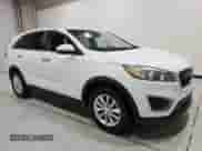 2017 Kia Sorento LX z VIN 5XYPG4A37HG247435, wystawiony jako Copart lot #86302805 z przebiegiem 99 366 mil mil oraz Czysty tytuł • Clean title. Historia ofert i sprzedaży dostępna na DreamBid. Obrazek 4.