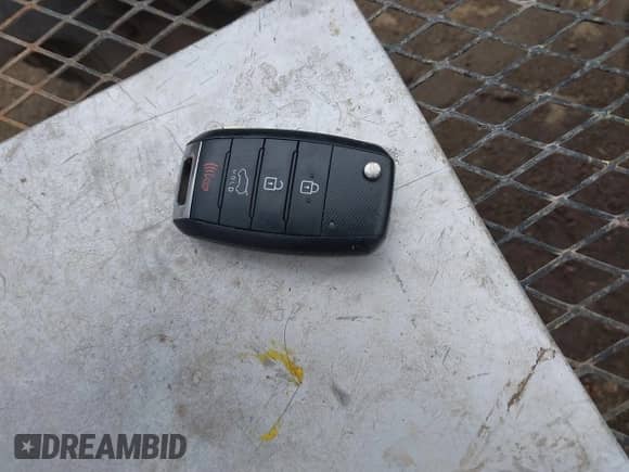 2019 Kia Sorento LX with VIN 5XYPG4A39KG532323, listed as a IAAI auction lot 41844566 with 76,987 mi miles and . Bid and sale history available at DreamBid. Image 11.