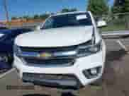 2017 Chevrolet Colorado 2WD WT z VIN 1GCHSBEA4H1169096, wystawiony jako IAAI lot #43139385 z przebiegiem 94 933 mil mil oraz . Historia ofert i sprzedaży dostępna na DreamBid. Obrazek 12.