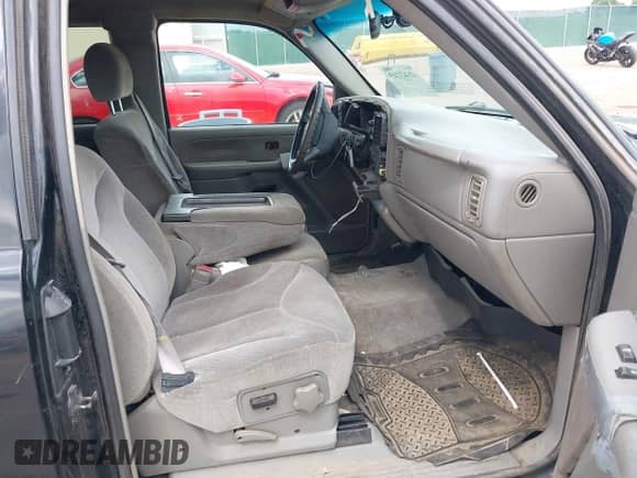 2000 GMC Sierra 1500 SLE z VIN 1GTEK19T8YZ313906, wystawiony jako IAAI lot #42383243 z przebiegiem 134 150 mil mil oraz . Historia ofert i sprzedaży dostępna na DreamBid. Obrazek 5.