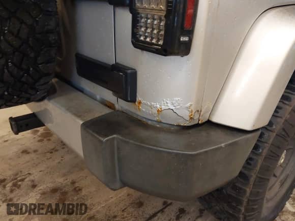 2009 Jeep Wrangler Sahara z VIN 1J4FA54159L747557, wystawiony jako IAAI lot #43387452 z przebiegiem 141 100 mil mil oraz . Historia ofert i sprzedaży dostępna na DreamBid. Obrazek 6.