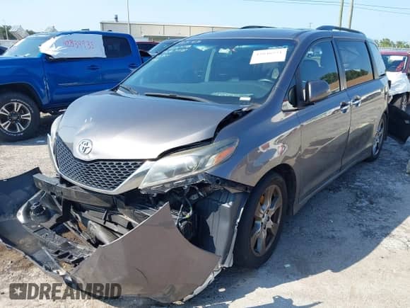 2017 Toyota Sienna SE with VIN 5TDXZ3DC3HS797587, listed as a IAAI auction lot 42846571 with 154,624 mi miles and . Bid and sale history available at DreamBid. Image 17.