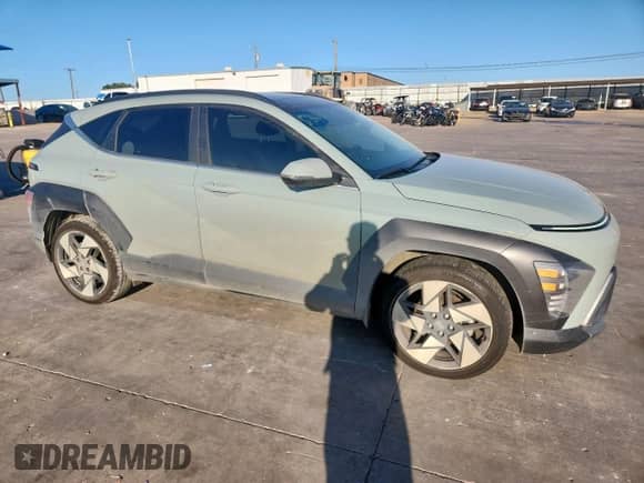 2025 Hyundai Kona Limited с VIN KM8HE3A36SU188013, выставлен на аукционе Copart как лот 62123965 с пробегом 13 505 миль миль и Списание • Salvage title. История ставок и продаж доступна на DreamBid. Изображение 4.