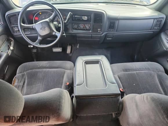 2002 Chevrolet Silverado 1500 LS с VIN 2GCEC19V221128281, выставлен на аукционе Copart как лот 83831055 с пробегом 213 965 миль миль и Списание • Salvage title. История ставок и продаж доступна на DreamBid. Изображение 8.