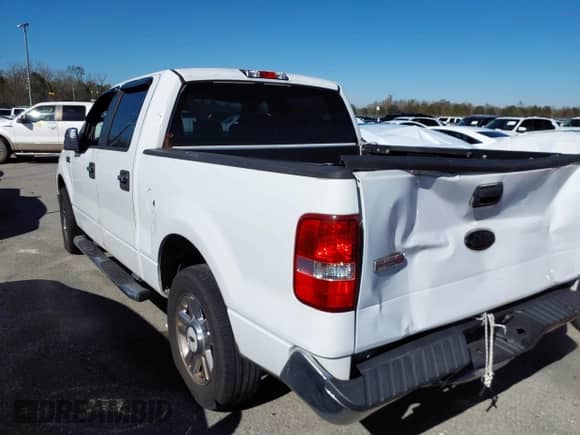 2006 Ford F-150 XLT z VIN 1FTRW12W76KD94980, wystawiony jako IAAI lot #41258860 z przebiegiem 119 333 mil mil oraz . Historia ofert i sprzedaży dostępna na DreamBid. Obrazek 3.
