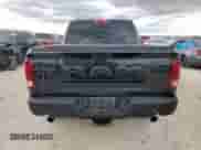 2018 Ram 1500 Night z VIN 1C6RR7MT3JS181604, wystawiony jako Copart lot #83970025 z przebiegiem 132 804 mil mil oraz Szkoda całkowita • Salvage title. Historia ofert i sprzedaży dostępna na DreamBid. Obrazek 6.