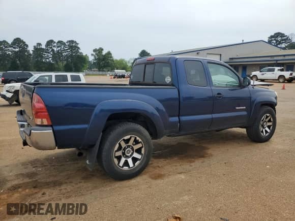 2007 Toyota Tacoma with VIN 5TEUX42N37Z425543, listed as a Copart auction lot 53050065 with 190,839 mi miles and Clean title. Bid and sale history available at DreamBid. Image 3.