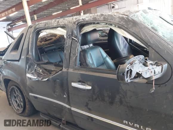 2011 Chevrolet Avalanche LTZ с VIN 3GNTKGE38BG167554, выставлен на аукционе IAAI как лот 42654702 с пробегом Не указан миль и . История ставок и продаж доступна на DreamBid. Изображение 14.