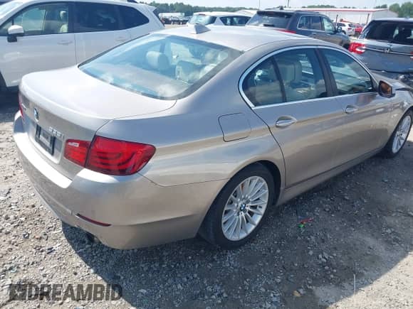 2013 BMW 5 Series 535i xDrive с VIN WBAFU7C51DDU74954, выставлен на аукционе IAAI как лот 42717248 с пробегом 172 827 миль миль и . История ставок и продаж доступна на DreamBid. Изображение 4.