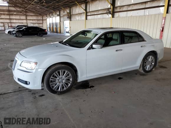 2013 Chrysler 300 Luxury Series с VIN 2C3CCASG2DH528035, выставлен на аукционе Copart как лот 41620334 с пробегом 96 826 миль миль и Списание • Salvage title. История ставок и продаж доступна на DreamBid. Изображение 1.