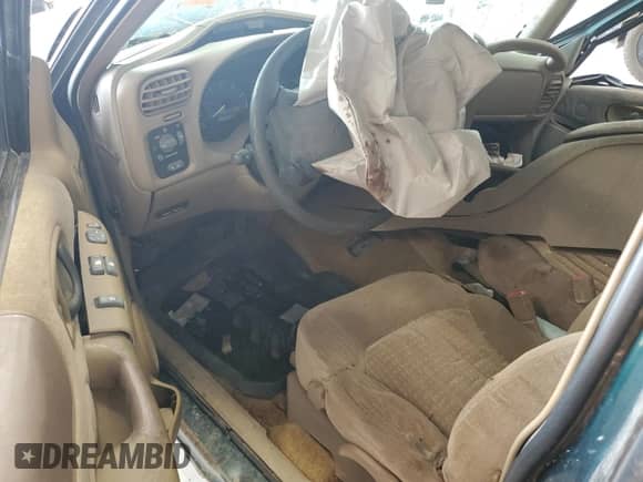1998 Chevrolet S-10 LS с VIN 1GCCS19X4WK125593, выставлен на аукционе Copart как лот 66551495 с пробегом Не указан миль и Списание • Salvage title. История ставок и продаж доступна на DreamBid. Изображение 8.