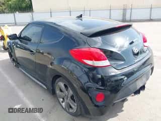 2014 Hyundai Veloster Turbo z VIN KMHTC6AE9EU193682, wystawiony jako IAAI lot #43132710 z przebiegiem 81 575 mil mil oraz . Historia ofert i sprzedaży dostępna na DreamBid. Obrazek 3.