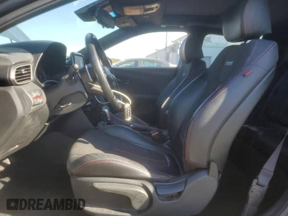 2020 Hyundai Veloster 2.0 z VIN KMHTG6AF3LU021867, wystawiony jako Copart lot #86077395 z przebiegiem 88 858 mil mil oraz Szkoda całkowita • Salvage title. Historia ofert i sprzedaży dostępna na DreamBid. Obrazek 7.