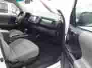 2021 Toyota Tacoma SR z VIN 5TFCZ5AN7MX267045, wystawiony jako IAAI lot #43321000 z przebiegiem 40 992 mil mil oraz . Historia ofert i sprzedaży dostępna na DreamBid. Obrazek 5.