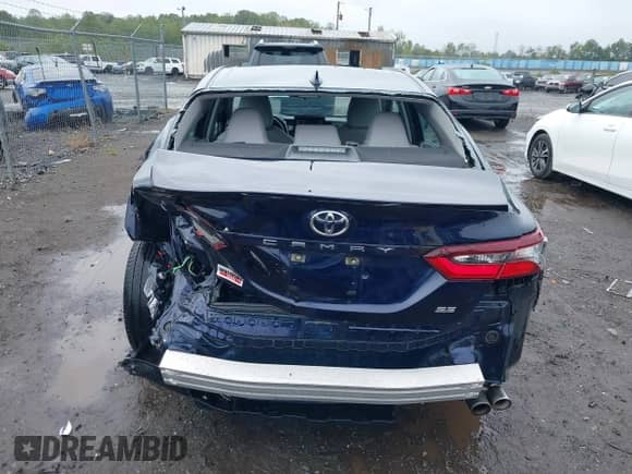 2021 Toyota Camry SE Nightshade z VIN 4T1G11AK8MU585082, wystawiony jako IAAI lot #43245347 z przebiegiem 88 301 mil mil oraz . Historia ofert i sprzedaży dostępna na DreamBid. Obrazek 6.